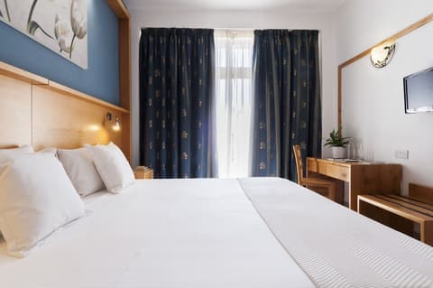 Alexandra Hotel, Room