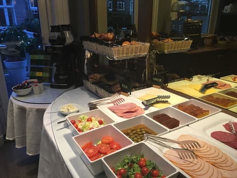 Apple Inn Hotel, Food court