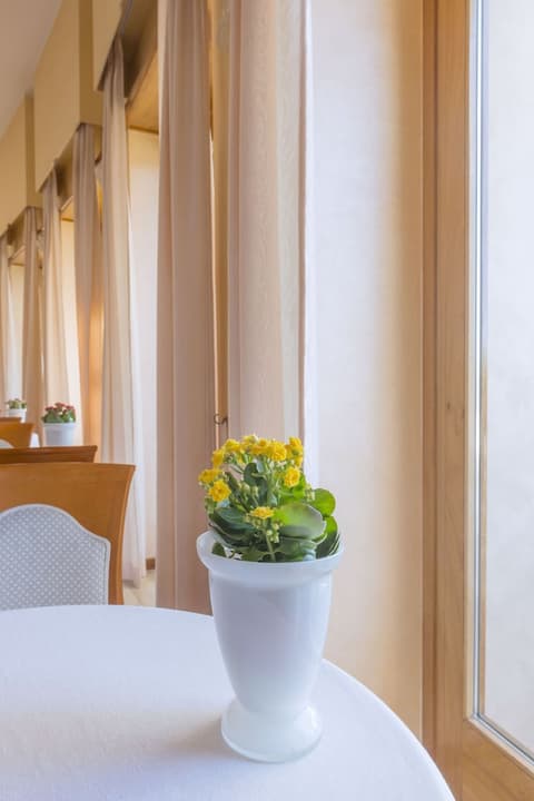 Astura Palace Hotel, Lobby lounge