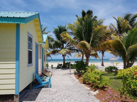 Royal Caribbean Resort, Front of property