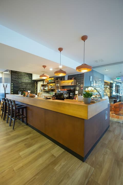 Go Hotel Shnelli, Restaurant