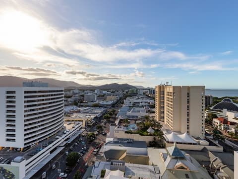 Park Regis City Quays, Exterior