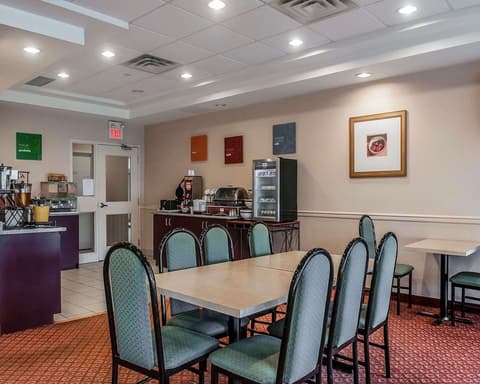 Comfort Inn Mississauga, Breakfast area