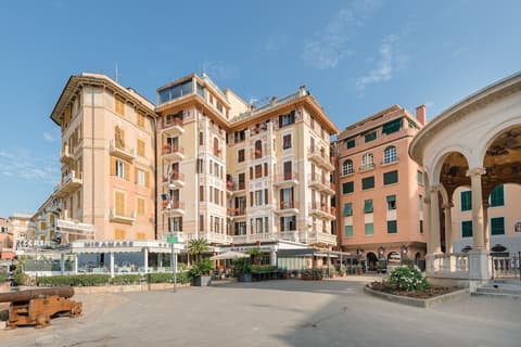 Hotel Miramare, Front of property