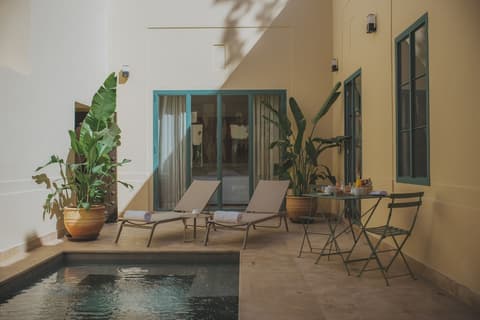 Les Deux Tours, Terrace/patio