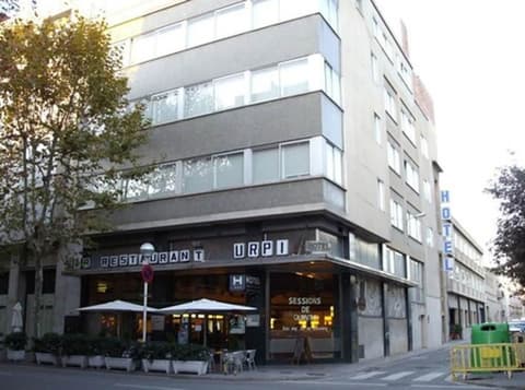 Hotel Urpi, Front of property