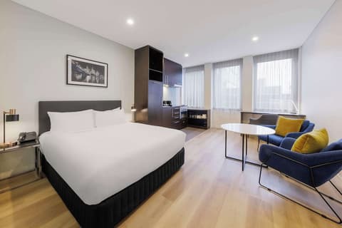 Oaks Melbourne on Collins Suites, Room