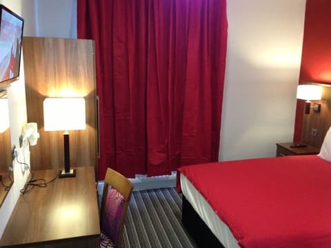 Ely House Hotel, Room