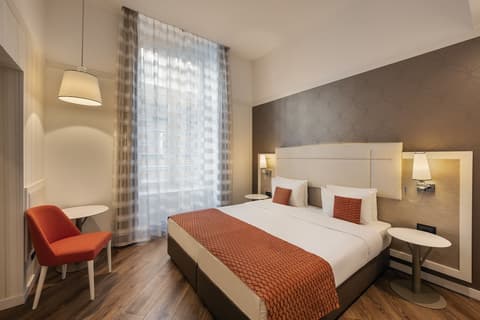 Ikonik Parlament, Room