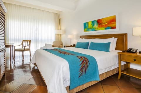 Almirante Cartagena [Exclusivo Bloqueos], Room