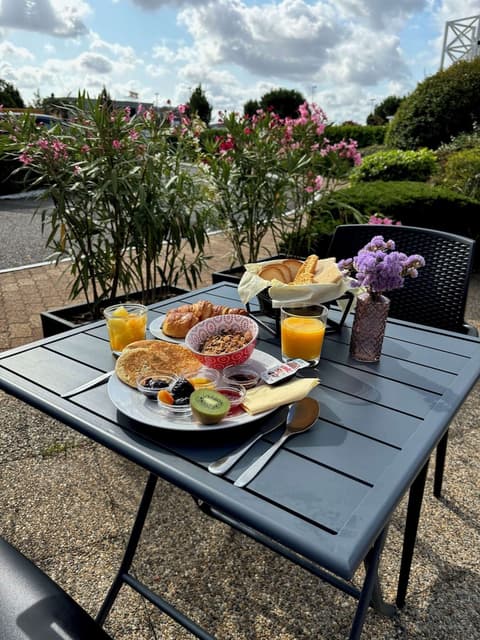 Kyriad Bordeaux- Lormont, Dining