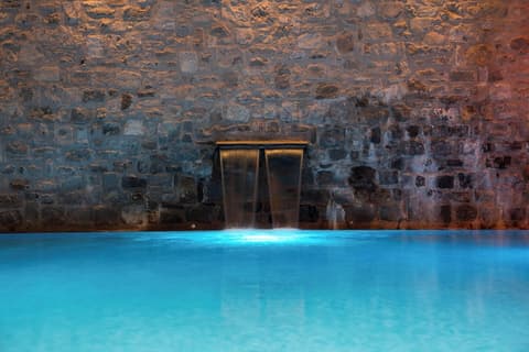 Hotel Helvetia Thermal Spa 4s, Pool waterfall