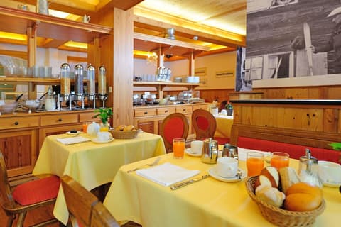 Hotel Simi, Restaurant