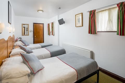 OYO Abbey Hotel, London Shepherd's Bush Market, Room