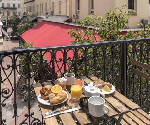 La Villa Tosca, Balcony