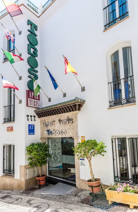 Toboso Apar-Turis, Front of property