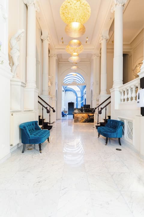 Golden Tree Hotel, Reception