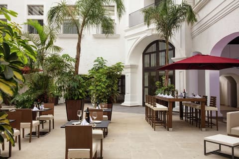 DoubleTree by Hilton Toluca, Lobby