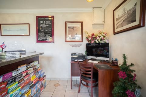 Travelers Inn, Reception