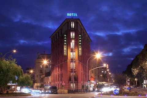 Hôtel Gabriel Issy, Front of property