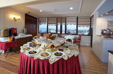 Amber Hotel - Special Class, Buffet