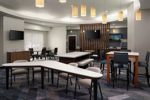 SpringHill Suites by Marriott Fort Myers Airport, Lobby lounge