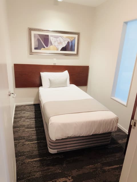 VR Auckland City, Room