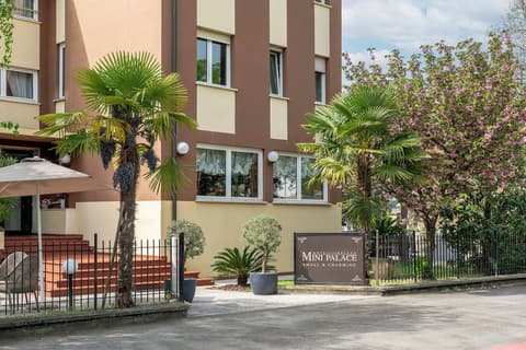 Hotel Mini Palace Country House, Exterior