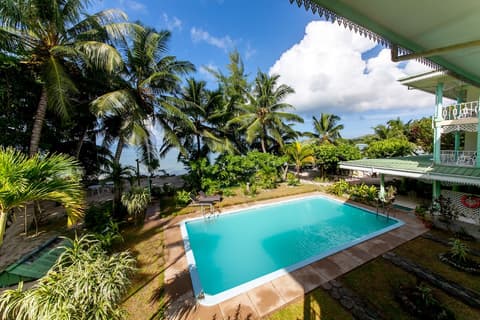 Palm Beach Hotel, Outdoor pool