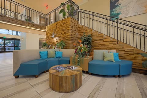 The Cove Hotel, Long Beach, Lobby