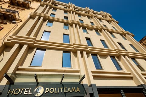 Hotel Politeama, Front of property