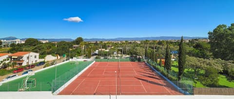 H10 Cambrils Playa, Tennis court