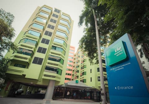 The Seasons Bangkok Huamark, Front of property