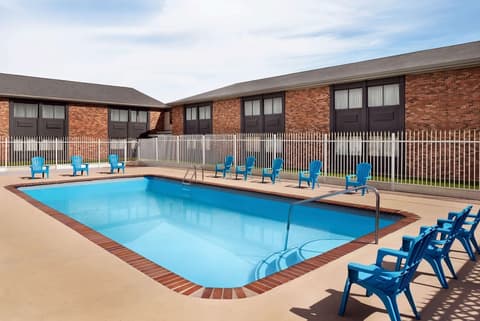 Super 8 by Wyndham Des Moines, Pool