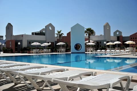 The St George Park Hotel, Outdoor pool