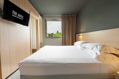 The Aries Hotel, Room