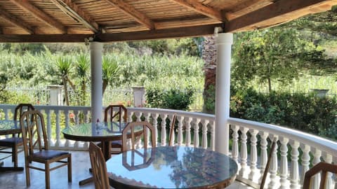 Hotel Sydney, Dining