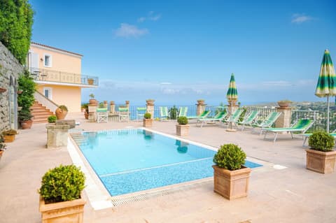 Hotel Poggio Del Sole, Outdoor pool