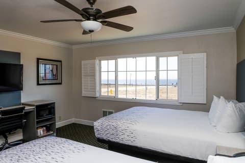 Sea Breeze Inn, Room