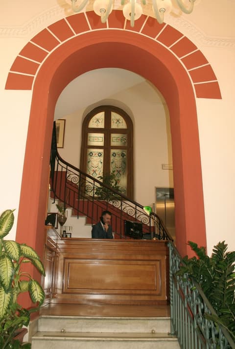 Hotel Tonic, Reception