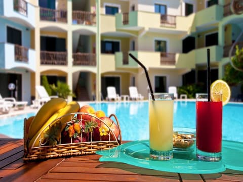 Ariadimari Hotel, Outdoor pool