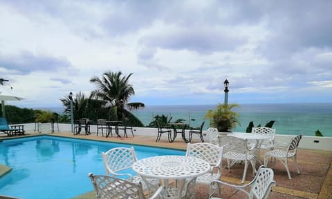 Le Relax Hotel and Restaurant, Outdoor pool
