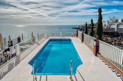 Hotel Balcón de Europa, Outdoor pool