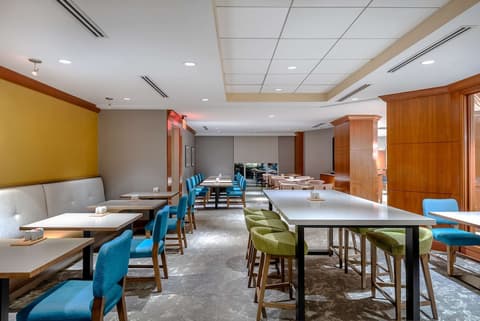 Hilton Garden Inn Tysons Corner, Restaurant