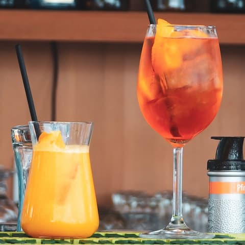 Hotel Verlaine, Dining