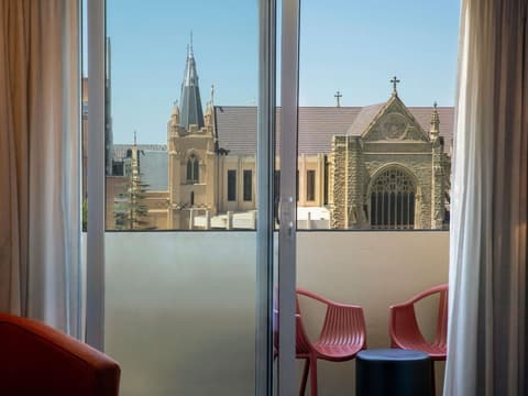 Mercure Perth On Hay, Balcony