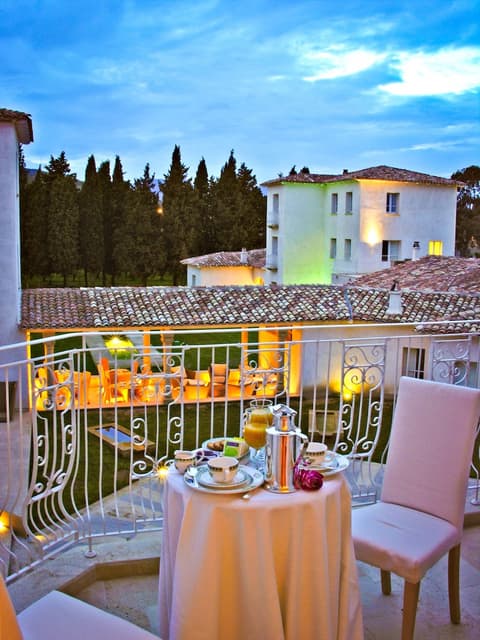 Tarthes Hotel, View from room