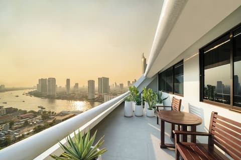 Centre Point Plus Hotel Silom, Room