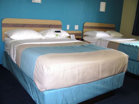 Motel 6 Huntsville, ON, Room