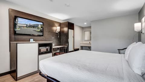 Days Inn & Suites by Wyndham Niagara Falls/Buffalo, Room